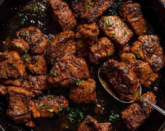 Easy garlic butter steak bites in ten minutes top view