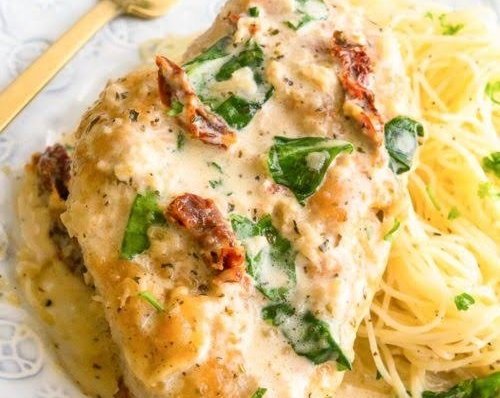 Easy Creamy Tuscan Garlic Chicken Skillet suggested serving