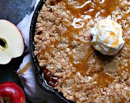 Viral 15 Minute Skillet Caramel Apple Cobbler Hack top view